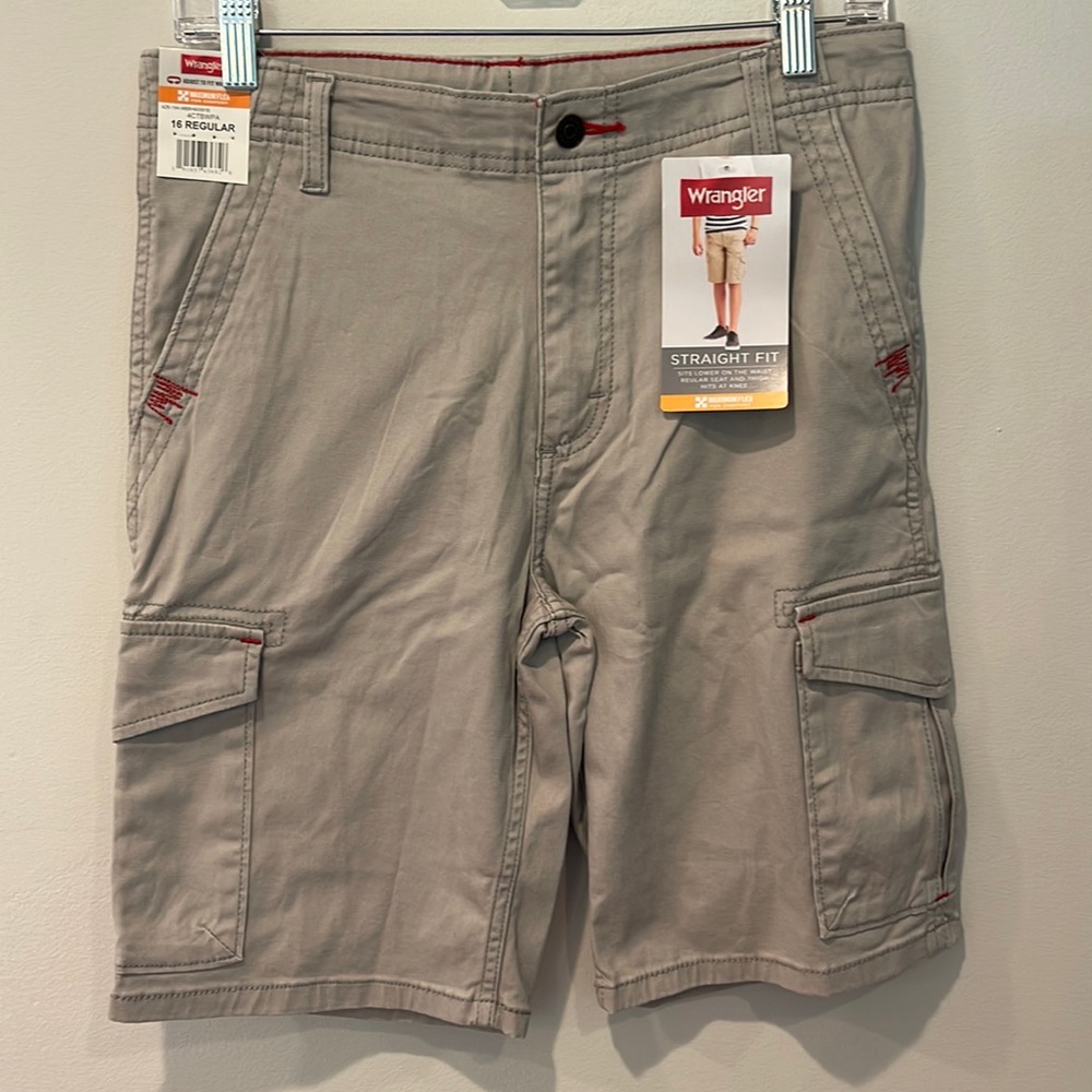 NWT, Wrangler boys cargo shorts, size 16